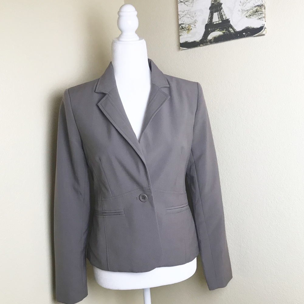 Madame Ms grayish tan one button blazer. 40